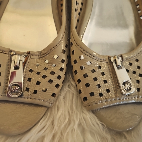 Michael Kors Leather Slip On Shoes Flats White Gold Size 10. - Picture 3 of 6